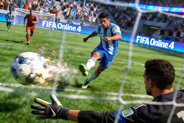 FIFA Online 4游戏画面 - 虚拟足球比赛精彩进球瞬间